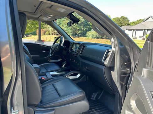 Used 2023 Nissan Frontier SV w/ SV Premium Package RWD image 45