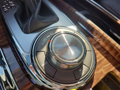Used 2020 Nissan Armada Platinum image 28