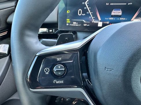 Used 2025 BMW 530i xDrive w/ Premium Package image 27