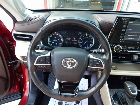 Used 2021 Toyota Highlander Limited image 19