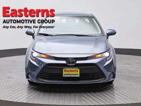 Used 2025 Toyota Corolla LE FWD image 2