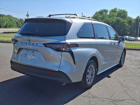 Certified 2025 Toyota Sienna XLE FWD image 26