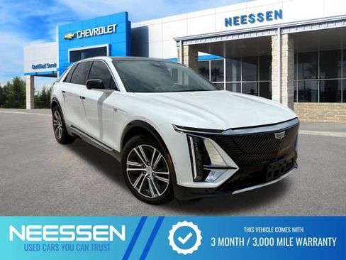 Used 2024 Cadillac Lyriq Luxury w/ LPO, Floor Liner Package AWD/4WD image 1