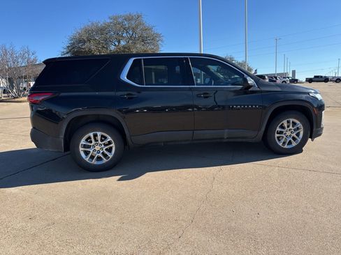 Used 2022 Chevrolet Traverse LS image 8