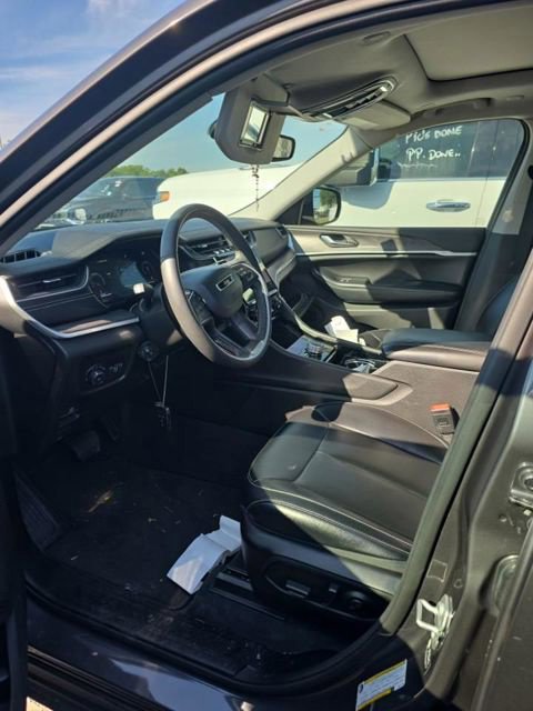 Used 2023 Jeep Grand Cherokee L Limited AWD/4WD image 7