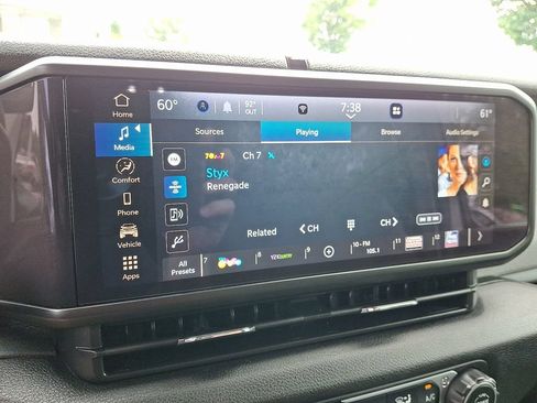 Used 2024 Jeep Wrangler Unlimited AWD/4WD image 16