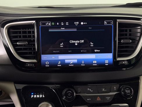 Used 2023 Chrysler Pacifica Touring-L FWD image 22