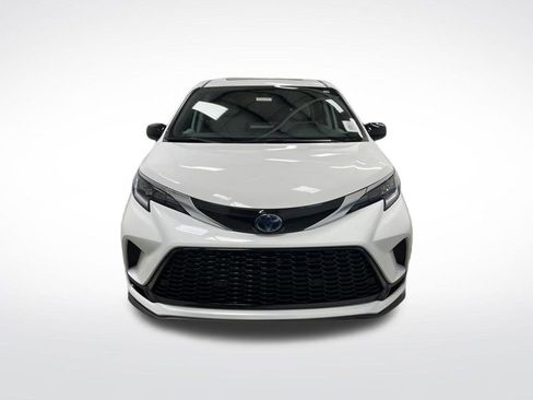 Used 2024 Toyota Sienna XSE image 12