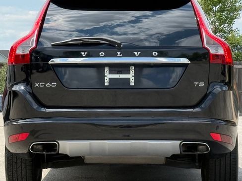 Used 2017 Volvo XC60 T5 Inscription w/ Preferred Option Package FWD image 4