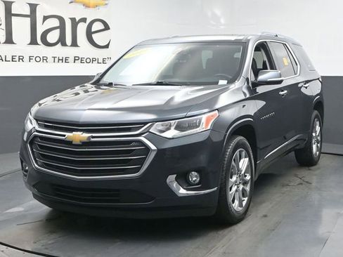 Used 2019 Chevrolet Traverse Premier w/ Driver Confidence II Package FWD image 3