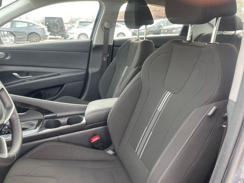 Used 2025 Hyundai Elantra SEL image 37
