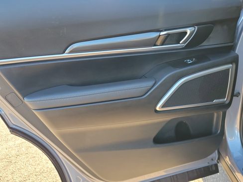 Used 2024 Kia Telluride S image 10