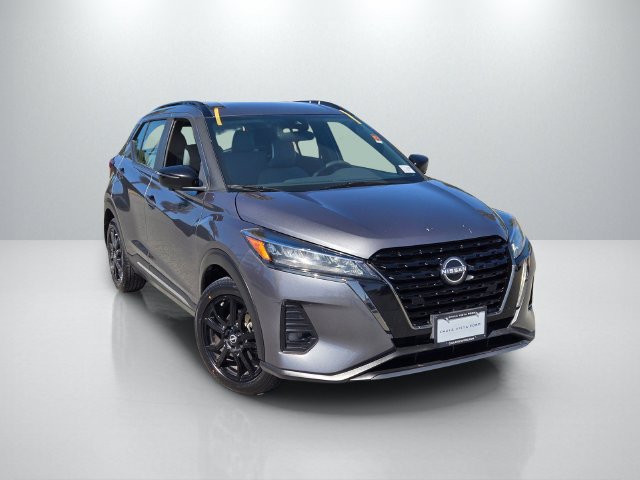 Used 2023 Nissan Kicks SR w/ SR Premium Package FWD image 1
