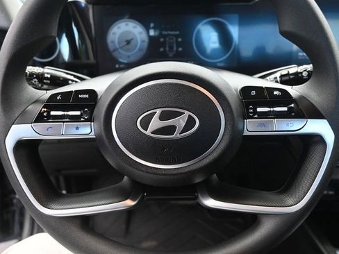 Used 2024 Hyundai Elantra SEL image 18