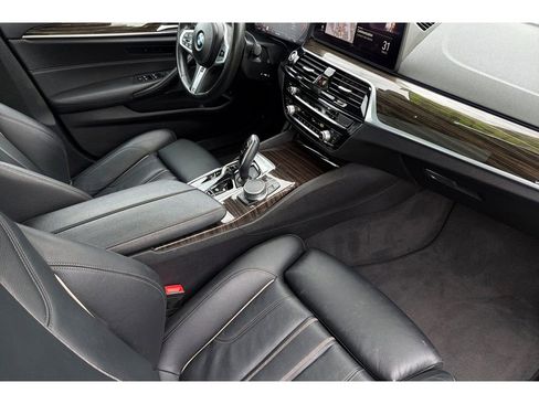 Used 2021 BMW 540i w/ M Sport Package image 16