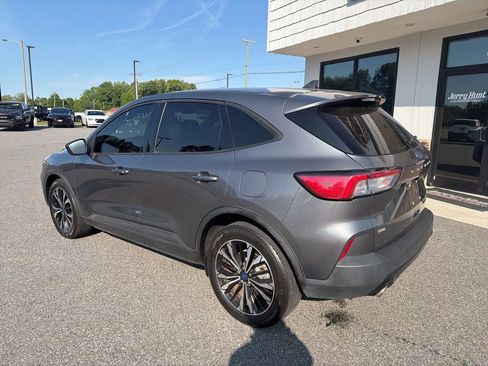 Used 2022 Ford Escape SE w/ SE Sport Appearance Package FWD image 6