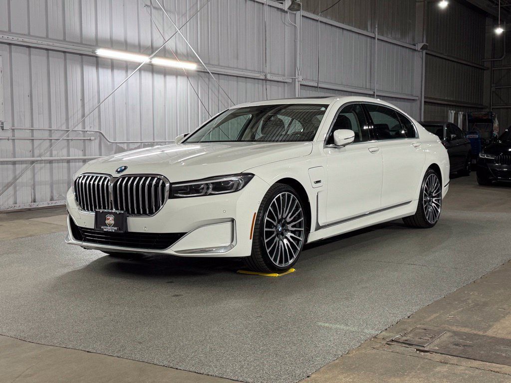 Used 2022 BMW 745e xDrive AWD/4WD image 1
