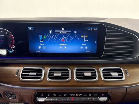 Used 2024 Mercedes-Benz GLS 450 4MATIC w/ Pinnacle Trim Package image 17