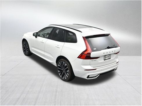 New 2026 Volvo XC60 T8 Ultra w/ Protection Package Premier AWD/4WD image 15