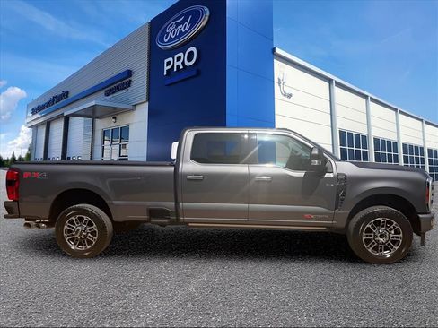 Used 2023 Ford F250 Limited w/ FX4 Off-Road Package image 2