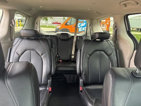 Used 2024 Chrysler Pacifica Touring-L FWD image 24