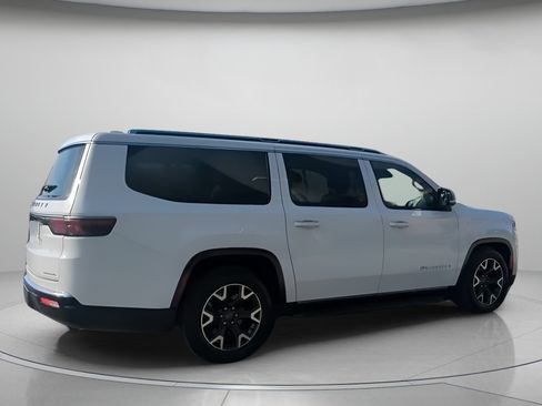 Used 2023 Jeep Wagoneer L Series III w/ Preferred Equipment Group image 29