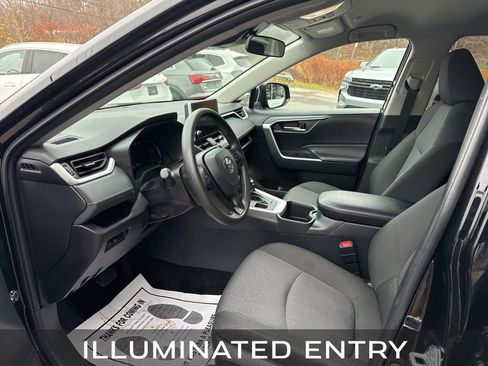 Used 2025 Toyota RAV4 XLE image 18