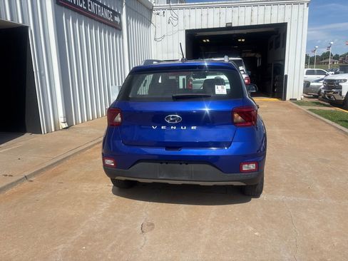 Used 2024 Hyundai Venue Limited FWD image 4