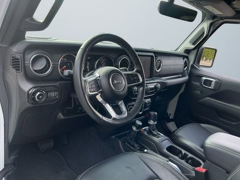 Used 2022 Jeep Wrangler Unlimited Sahara w/ Cold Weather Group image 10