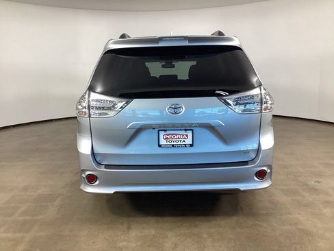 Used 2020 Toyota Sienna SE FWD image 10