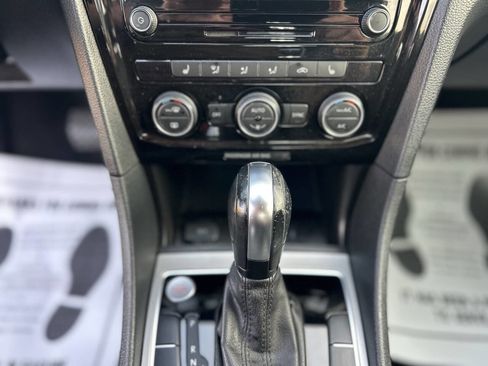 Used 2022 Volkswagen Passat 2.0T SE image 13