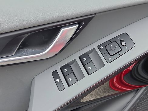 Used 2025 Kia Niro EX image 13