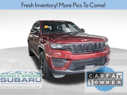 Used 2024 Jeep Grand Cherokee Altitude image 1