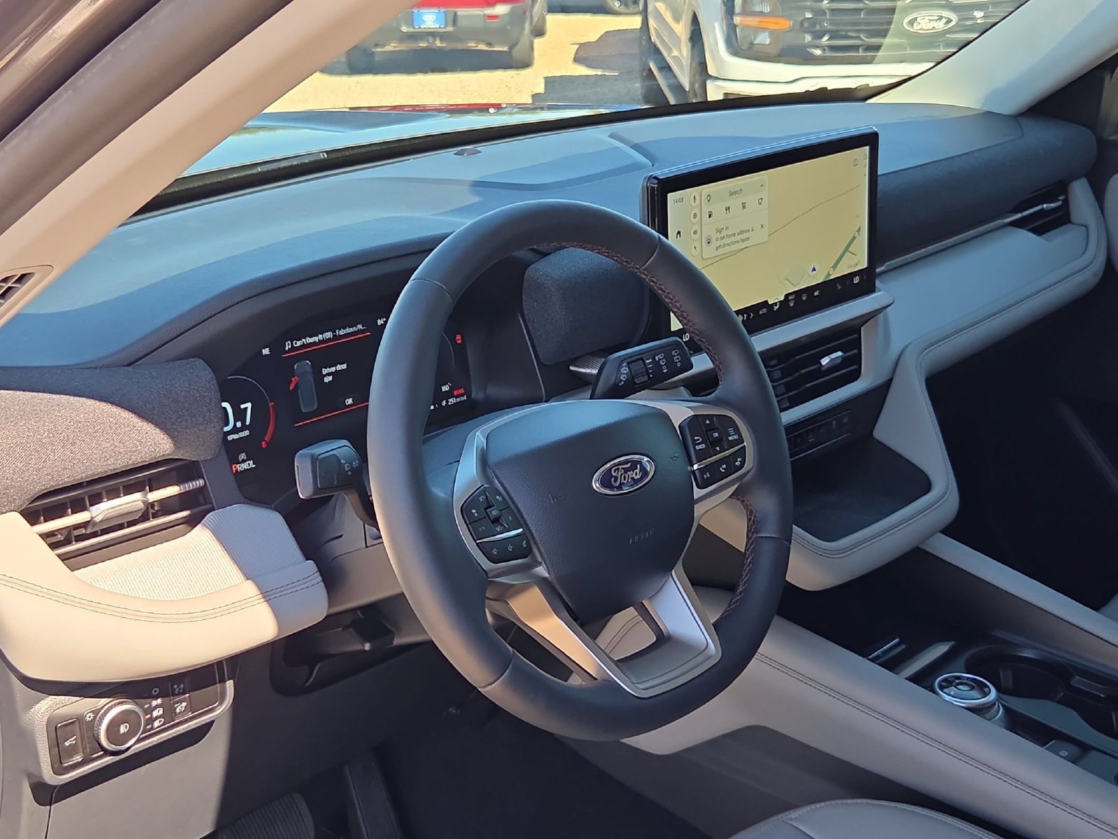 Used 2025 Ford Explorer Active w/ Active Comfort Package RWD image 13