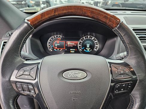 Used 2018 Ford Explorer Platinum image 23
