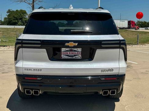 Used 2025 Chevrolet Traverse High Country FWD image 4