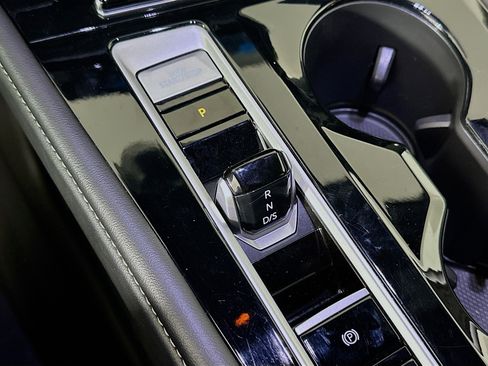 Used 2025 Volkswagen Atlas Cross Sport SE image 24