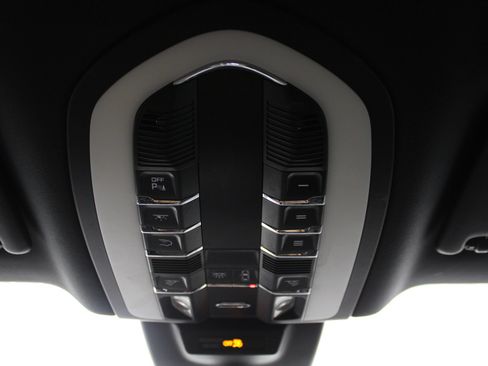 Used 2021 Porsche Macan S AWD/4WD image 34
