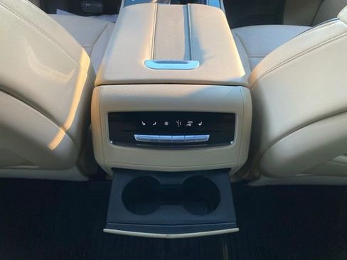 Used 2022 Cadillac Escalade Premium Luxury image 43