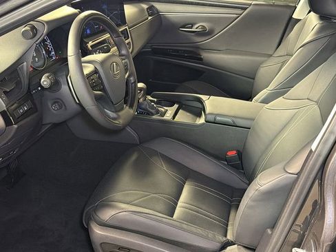 Certified 2025 Lexus ES 300h w/ Luxury Package FWD image 18
