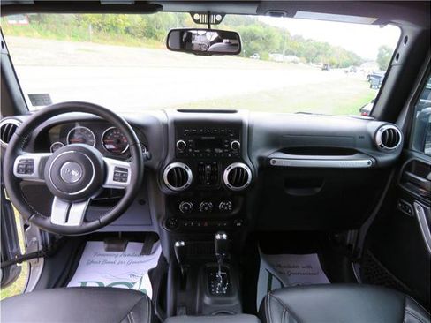 Used 2017 Jeep Wrangler Unlimited Rubicon image 22