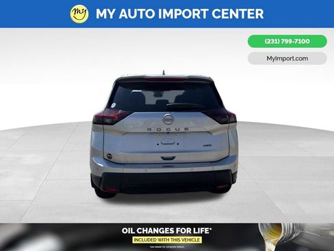 Used 2025 Nissan Rogue SV w/ SV Premium Package AWD/4WD image 6
