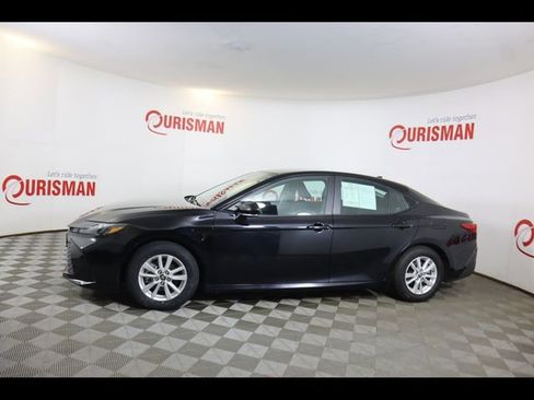 Used 2025 Toyota Camry LE image 7