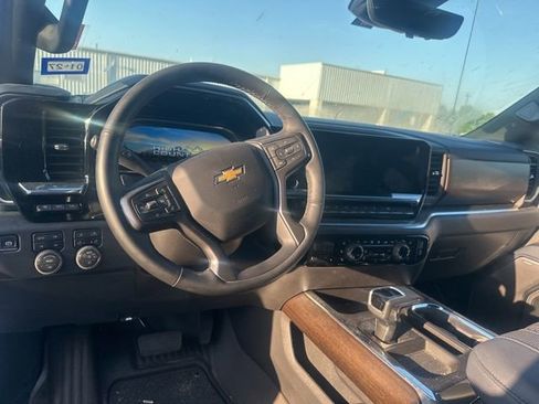 Used 2025 Chevrolet Silverado 1500 High Country w/ Technology Package AWD/4WD image 7