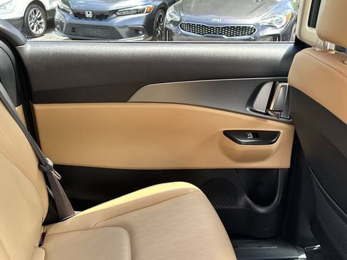 Certified 2024 Kia Carnival LX FWD image 19