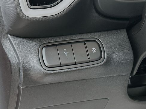 Certified 2024 Hyundai Venue Limited FWD image 10