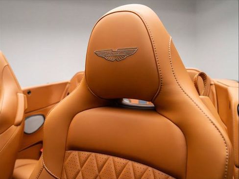 Used 2025 Aston Martin DB12 Convertible RWD image 5