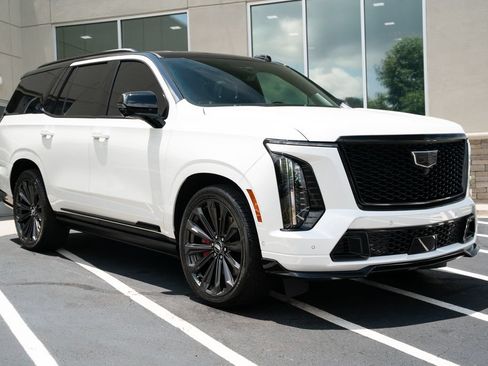 Used 2025 Cadillac Escalade V AWD/4WD image 7