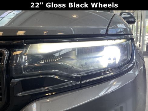 Used 2024 Jeep Wagoneer Series II RWD image 5