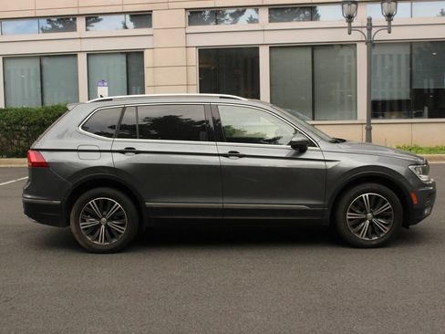 Used 2019 Volkswagen Tiguan SEL AWD/4WD image 6